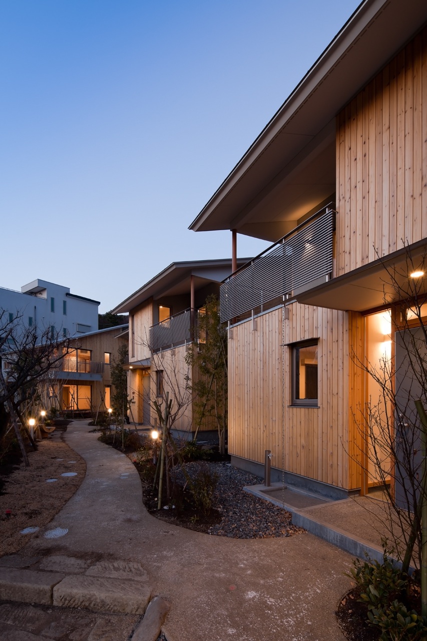 View towards house A from the entrance of the pedestrian path   View towards house A from the entrance of the pedestrian path